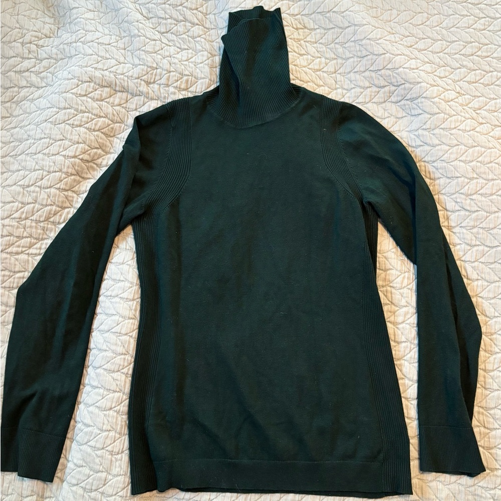 Chic Green Turtleneck Sweater